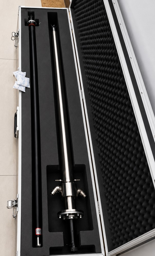 Portable high temperature endoscope packed in aluminium flight case